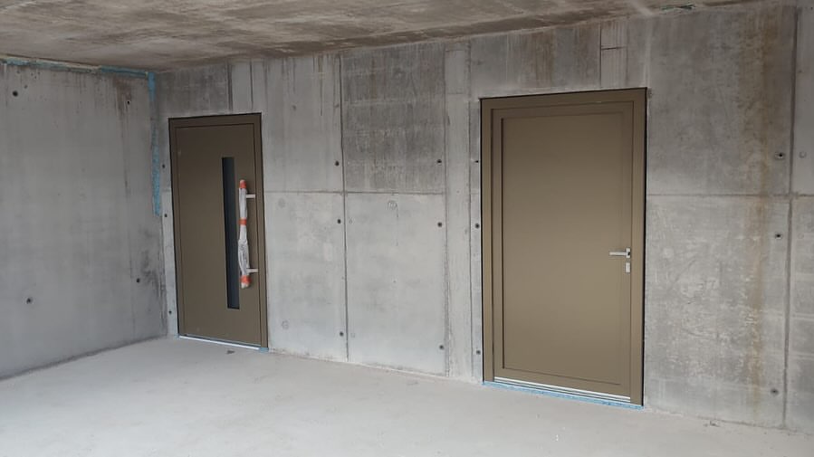 Menuiserie Pays de Gex | Fenêtres, Portes & Rénovation – Showroom Thoiry 4 PORTE DE GARAGE SECTIONNELLE FONCTIONNELLE