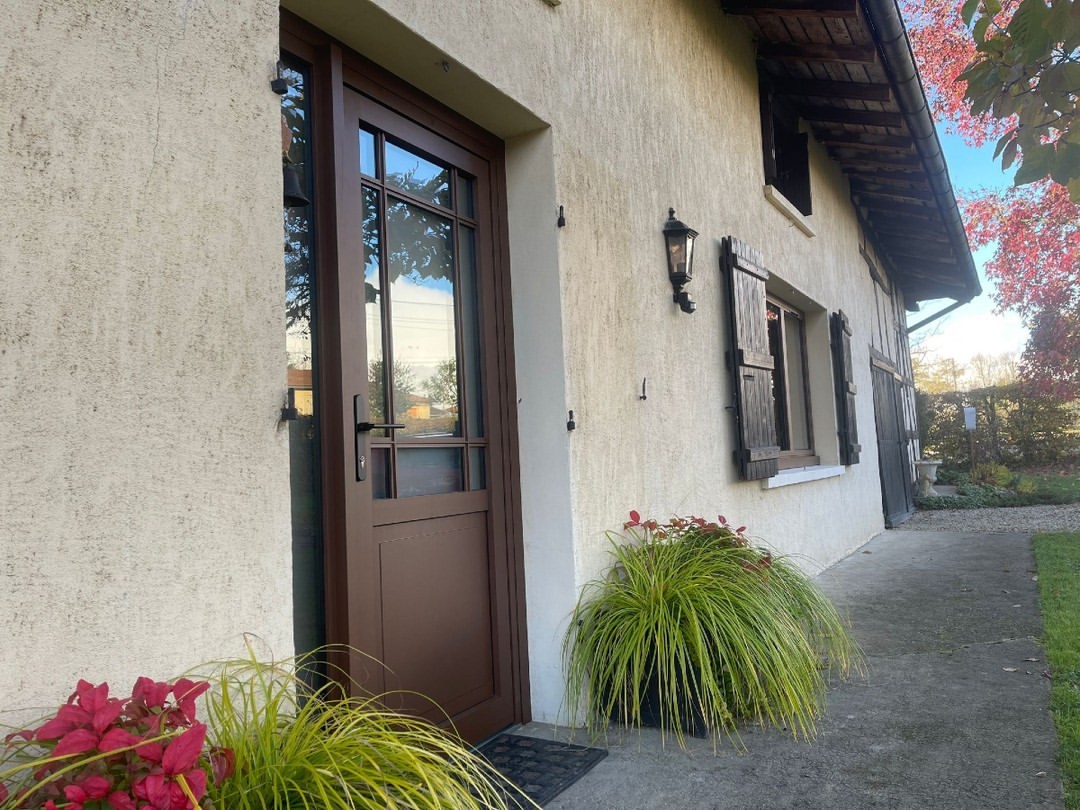 Menuiserie Pays de Gex | Fenêtres, Portes & Rénovation – Showroom Thoiry 1 PORTE DE GARAGE SECTIONNELLE FONCTIONNELLE