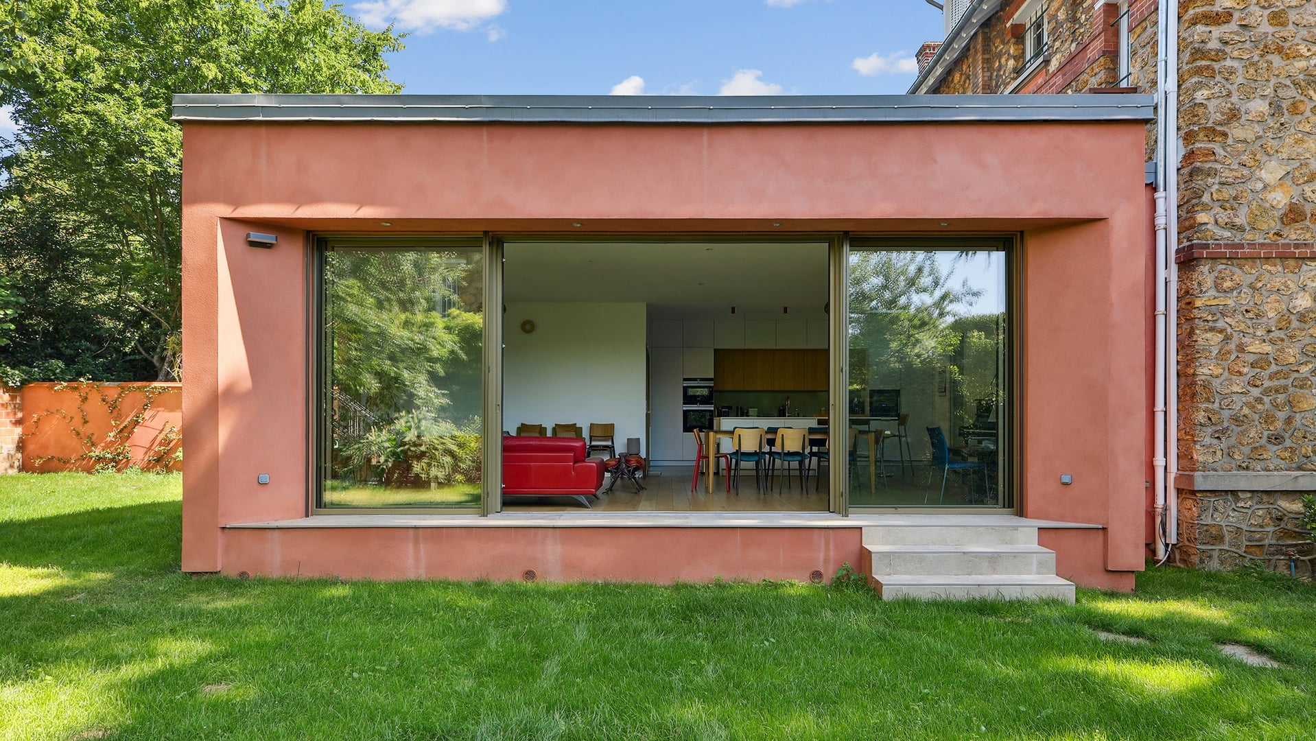 Remplacement fenêtres Ain : confort thermique et isolation durable 3 PORTE DE GARAGE SECTIONNELLE FONCTIONNELLE