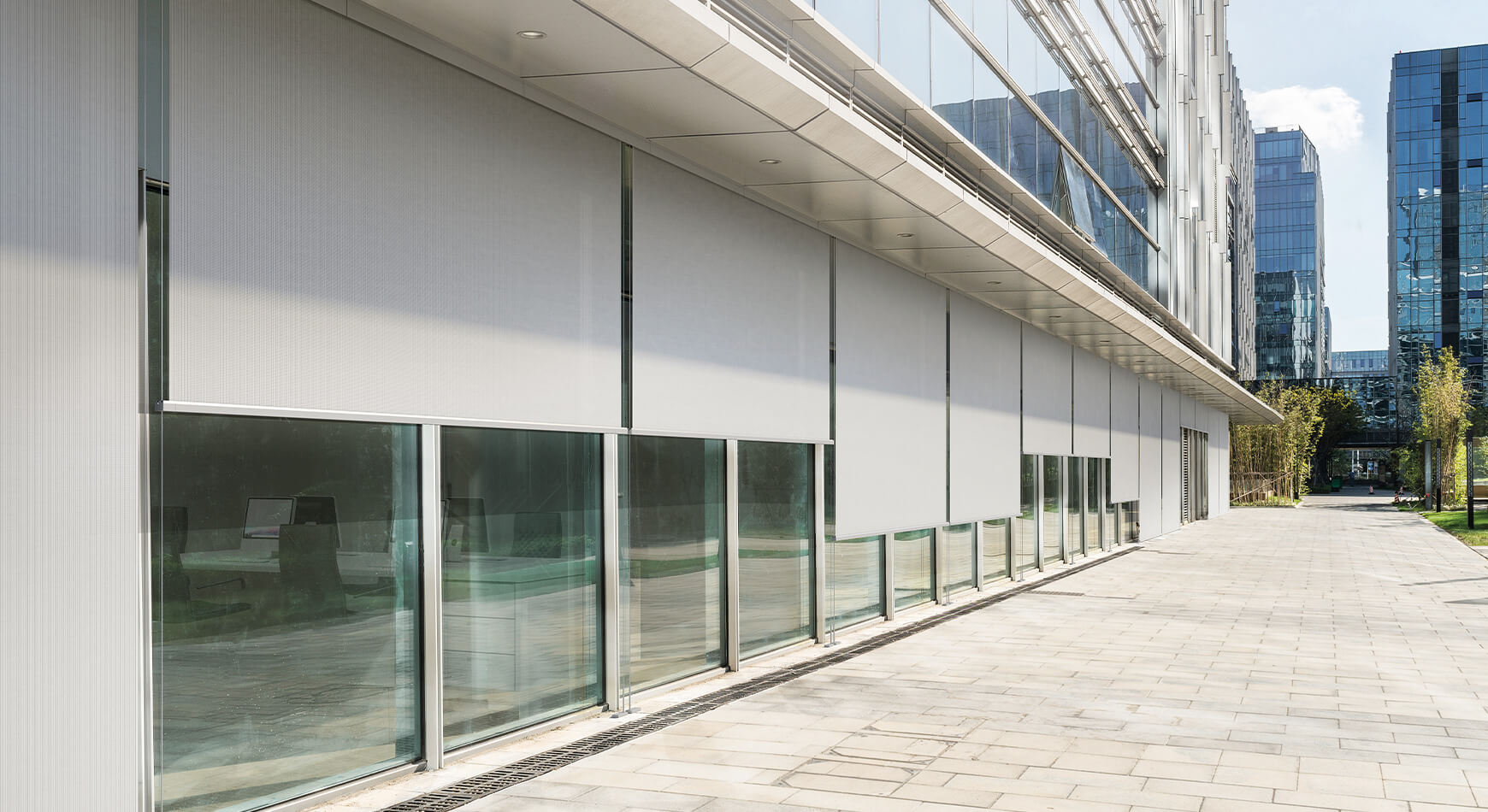 Pergola bioclimatique Gibus | Menuiserie Guichardan 1 Pergola bioclimatique installée par Menuiserie Guichardan dans l'Ain